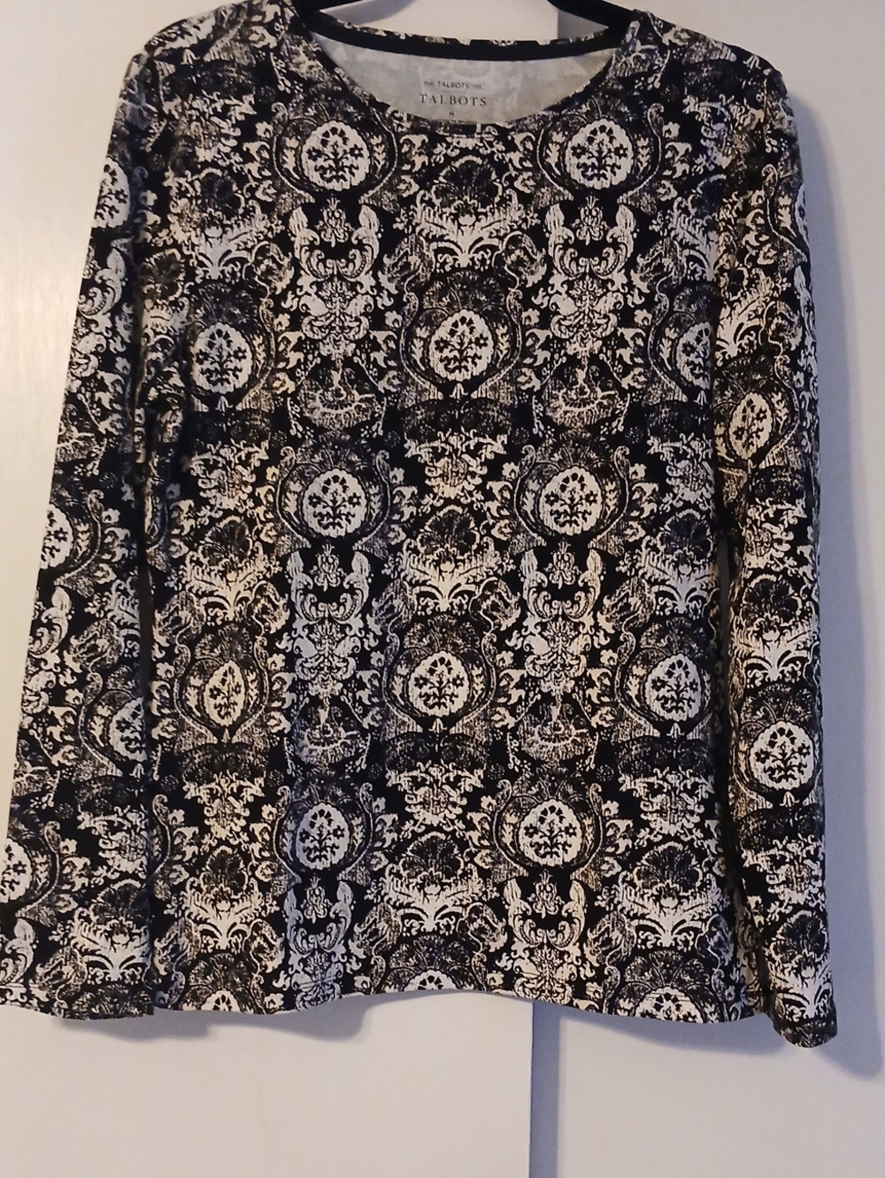 Talbots "Black & White" Damask-Pattern L/S Tee in Size M (NWOT)